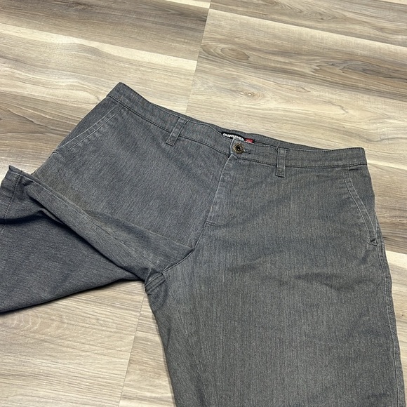 Quicksilver gray shorts size 34 - Picture 4 of 7